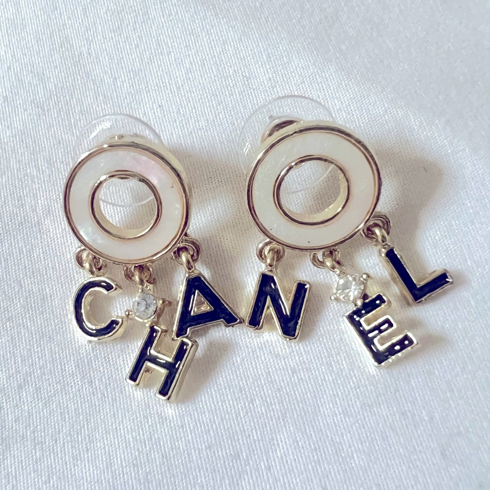 NWOT mother of pearl earrings